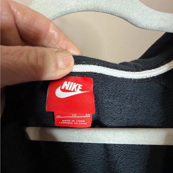 Nike Black and White Zip-Up Hoodie Size XL - Picture 6 of 10